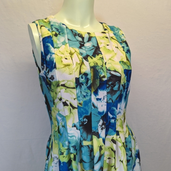 Vince Camuto Pleated Sleeveless Floral Mini Dress Green and Blue Roses - Picture 3 of 13